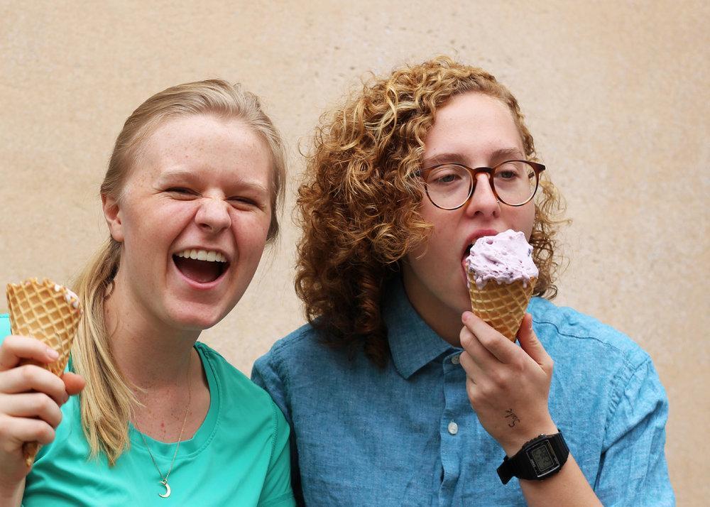 Students flock to library for live jazz music and free ice cream