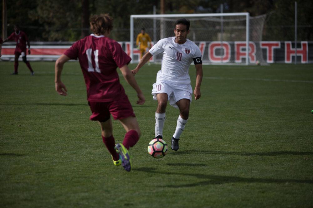 Mens soccer bounces back after Saturdays loss with Sundays win over Linfield