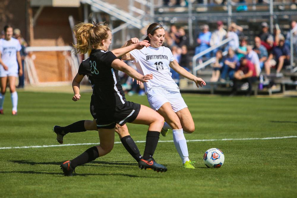 Defenders propel women’s soccer to a dominating win