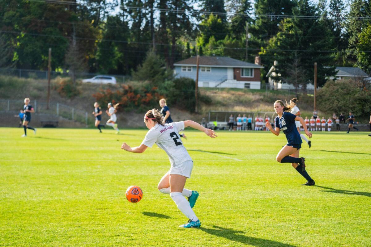 Laura Pierson going for the goal.