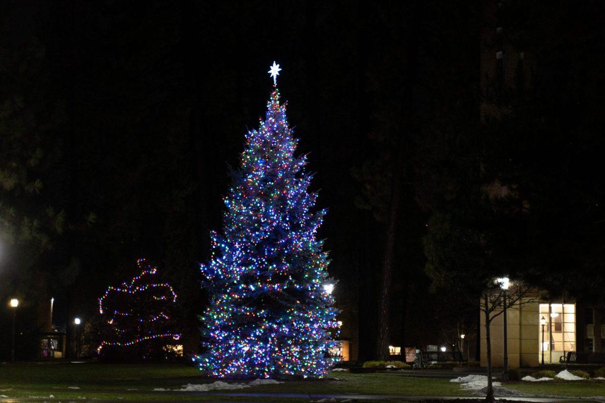 Christmas tree outside the HUB, Tues. Dec. 5, 2023, at Whitworth University in Spokane, Wash. | Caleb Flegel/The Whitworthian