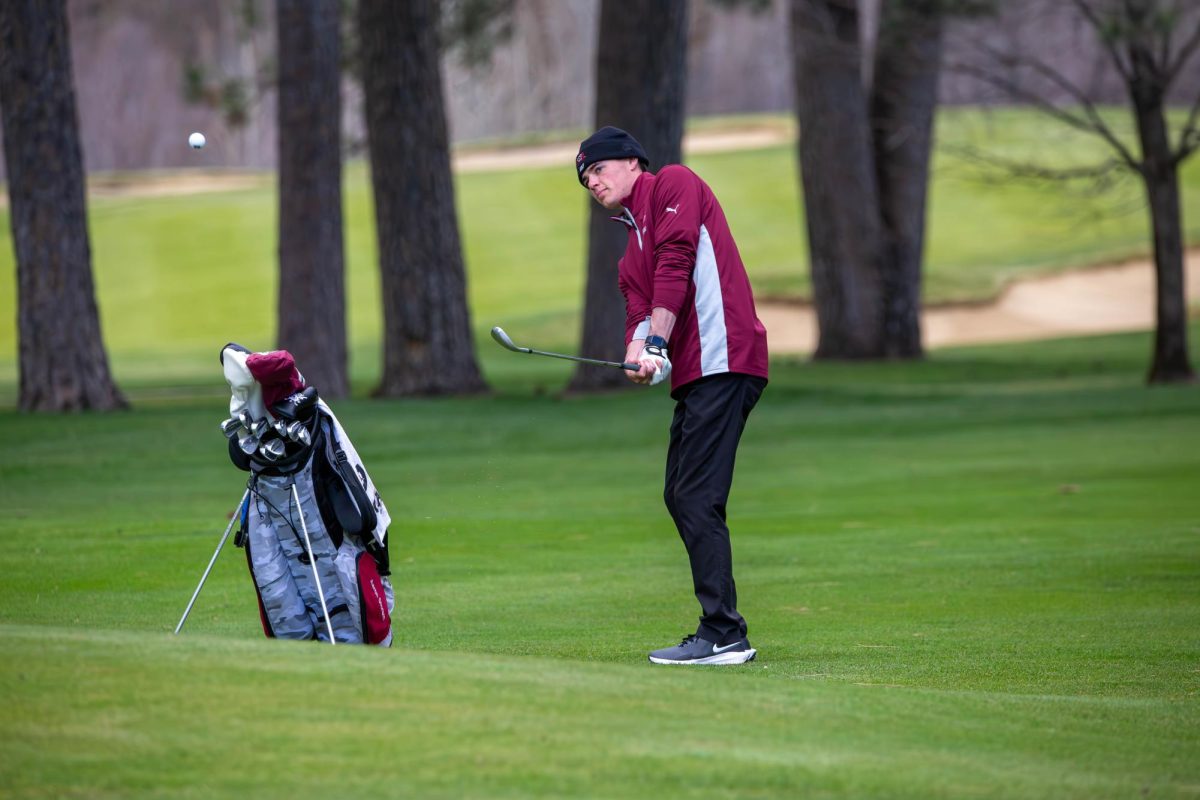 Aaron Storem lobs a chip towards the green, Thursday, April 3, 2025, at Kalispell Golf and Country Club in Spokane, Wash. | Photo by Jack Tenold/The Whitworthian 